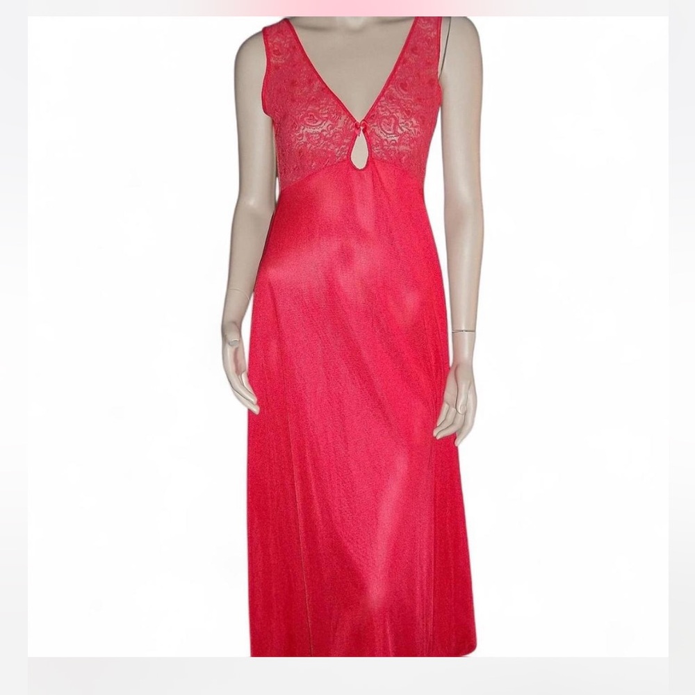 Vintage Romantic Moods Red Lipstick Lace Nightgown.